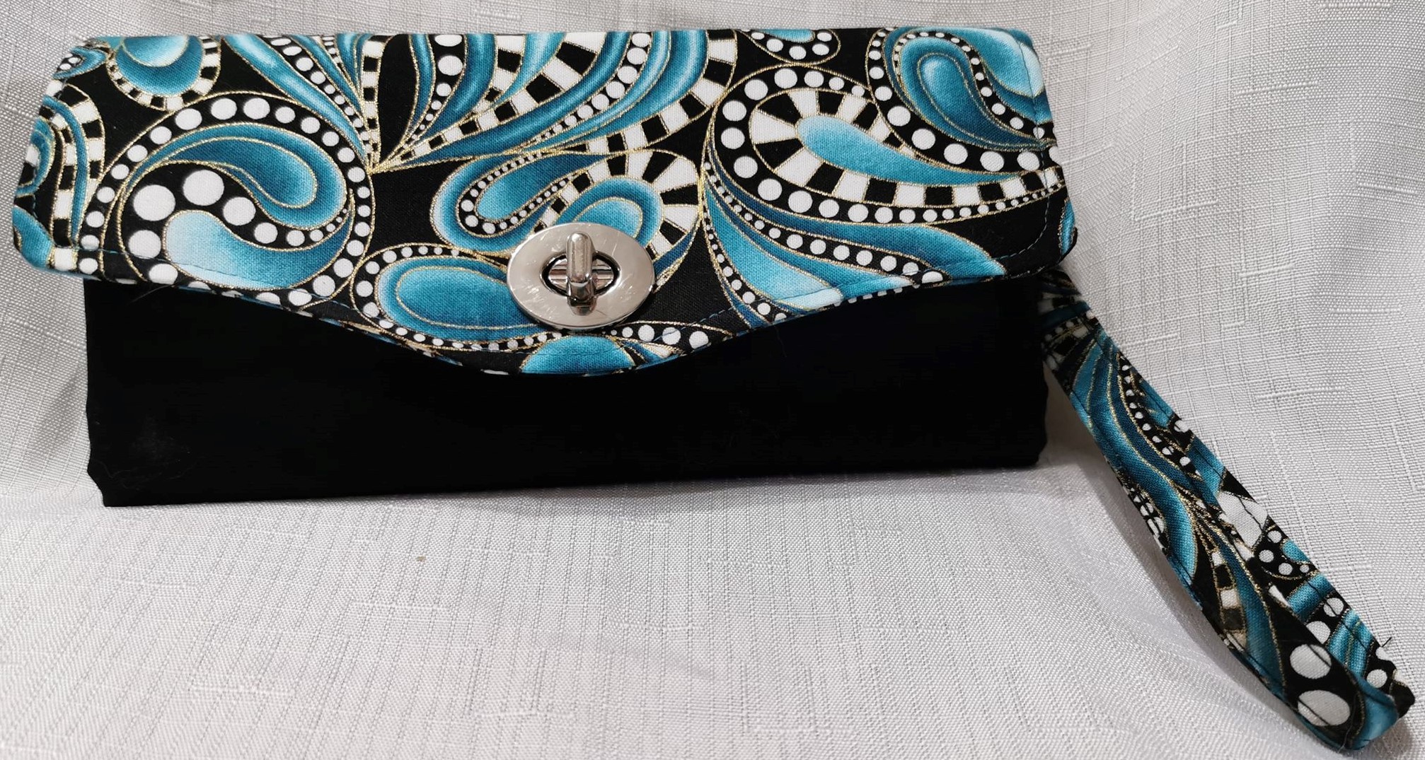 Teal Swirl in black